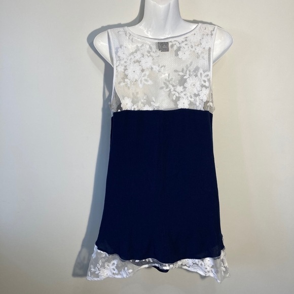 🌸 3/$20 Paper Crane blue and white lace top - Picture 10 of 14